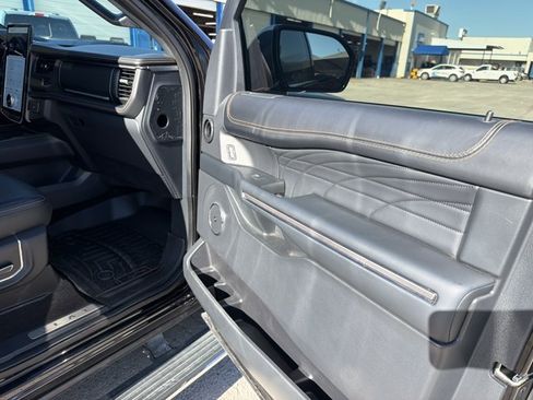 Used 2022 Ford Expedition Platinum AWD/4WD image 24
