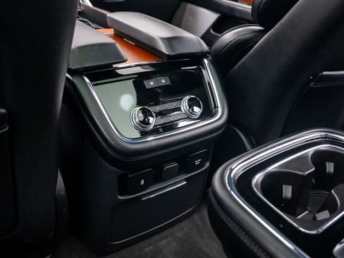 Used 2019 Lincoln Navigator Reserve AWD/4WD image 21