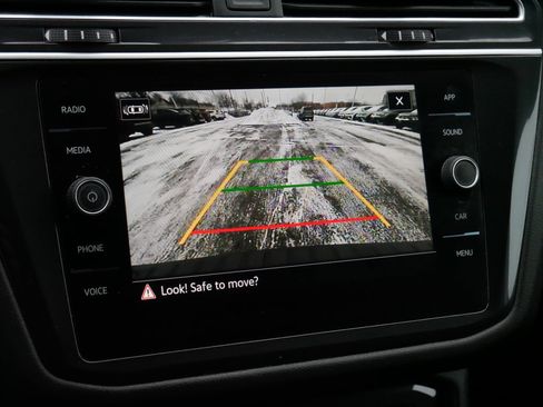 Certified 2024 Volkswagen Tiguan SE R-Line image 32