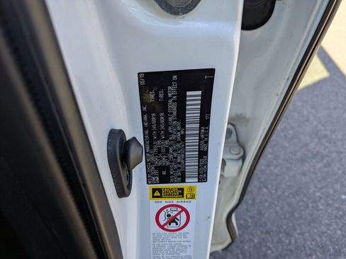 Used 2019 Toyota Highlander LE image 33