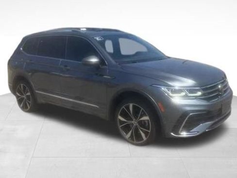 Used 2022 Volkswagen Tiguan SEL R-Line AWD/4WD image 7