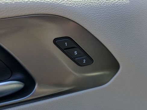 Certified 2023 Chrysler Pacifica Touring-L FWD image 6