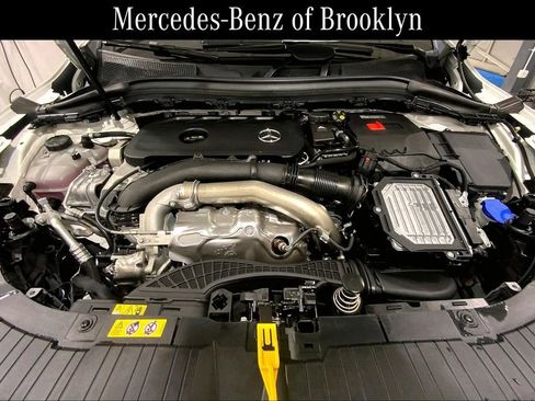 Certified 2025 Mercedes-Benz GLA 250 4MATIC image 29