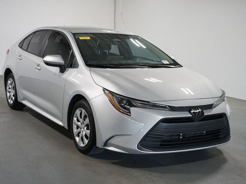 Certified 2024 Toyota Corolla LE image 3