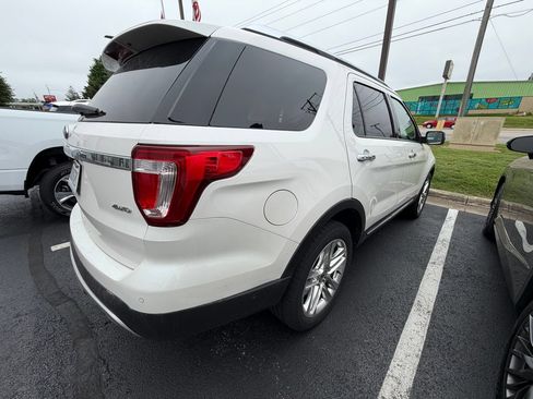 Used 2017 Ford Explorer Limited w/ Equipment Group 301A AWD/4WD image 4