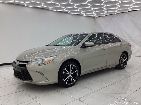 Used 2015 Toyota Camry LE image 6