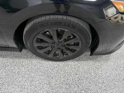 Used 2018 Toyota Camry LE FWD image 33