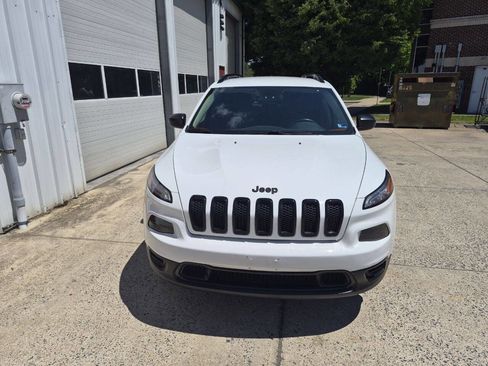 Used 2017 Jeep Cherokee Sport AWD/4WD image 5
