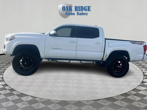 Used 2016 Toyota Tacoma TRD Sport w/ Towing Package image 8