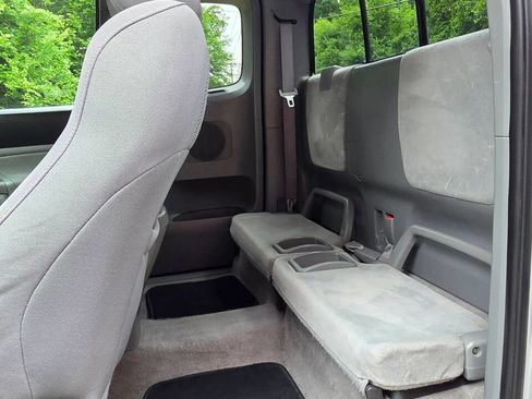 Used 2005 Toyota Tacoma PreRunner RWD image 14