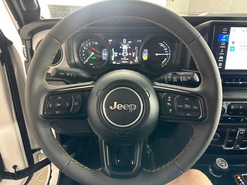 Certified 2024 Jeep Wrangler Unlimited w/ Convenience Group AWD/4WD image 11