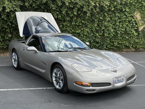 Used 1998 Chevrolet Corvette Coupe w/ Memory Pkg RWD image 5