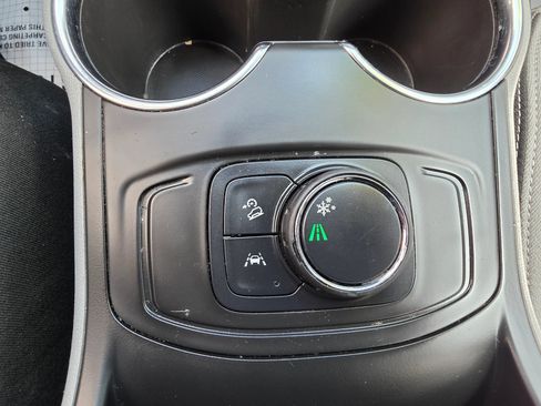 Used 2024 GMC Terrain SLE FWD image 33