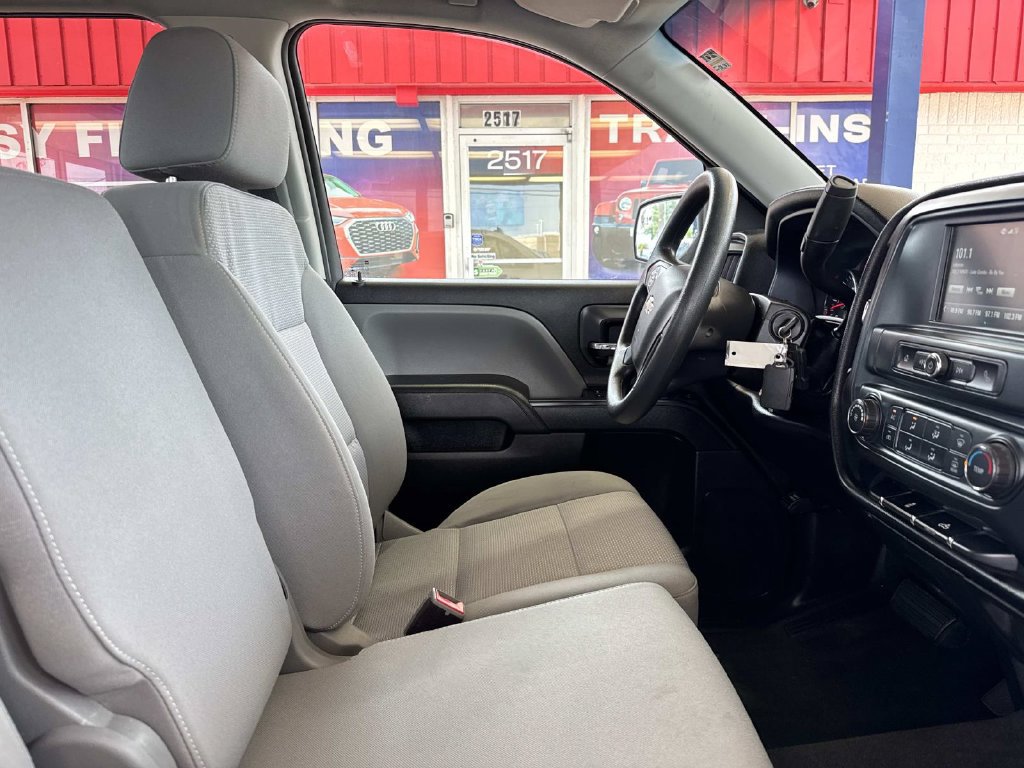 Used 2018 Chevrolet Silverado 1500 Custom w/ Custom Value Package RWD image 12
