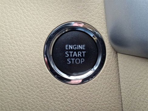 Used 2019 Toyota Highlander Limited image 25