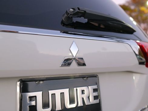 Used 2017 Mitsubishi Outlander SEL image 37