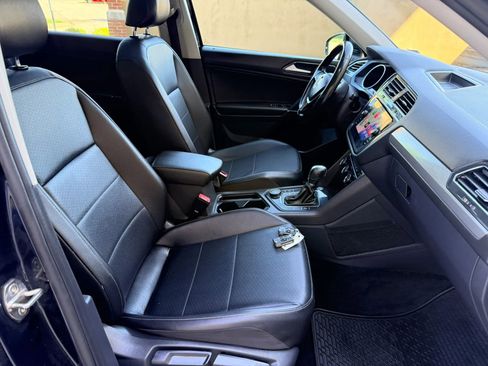 Used 2018 Volkswagen Tiguan SE image 32