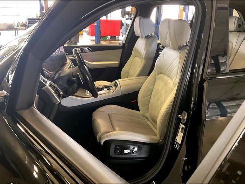 Used 2025 BMW X5 xDrive40i w/ M Sport Package image 7