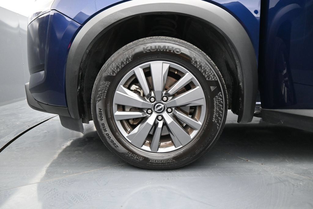 Used 2025 Nissan Pathfinder SV AWD/4WD image 32