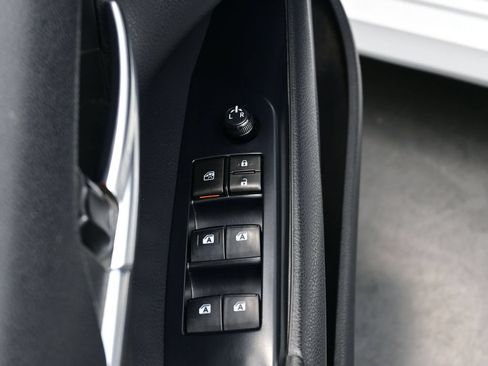 Used 2019 Toyota Camry LE w/ Convenience Package FWD image 10