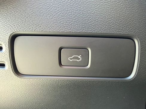 Used 2023 Volvo C40 Recharge Core w/ Climate Package AWD/4WD image 17
