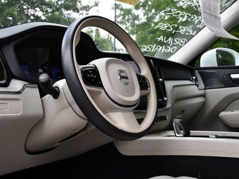 Used 2023 Volvo XC60 B5 Plus w/ Climate Package AWD/4WD image 11