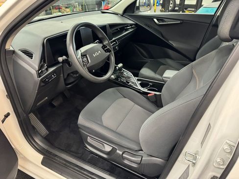 Used 2024 Kia Niro LX FWD image 14