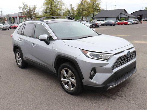 Used 2019 Toyota RAV4 Limited image 3