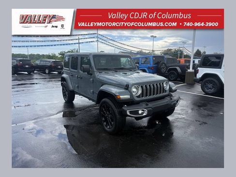 Used 2025 Jeep Wrangler Unlimited Sahara w/ Safety Group AWD/4WD image 1