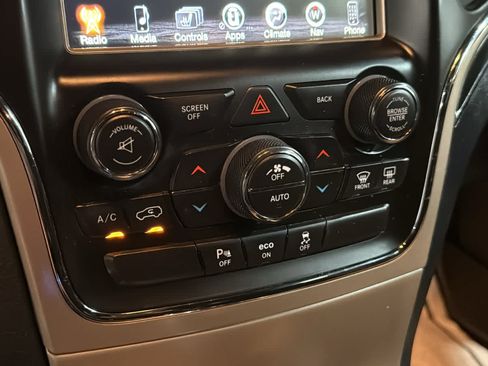 Used 2015 Jeep Grand Cherokee Limited w/ Luxury Group II AWD/4WD image 19