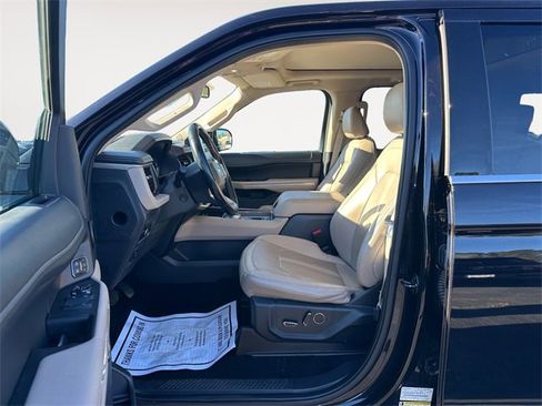 Used 2023 Ford Expedition Max Limited image 9