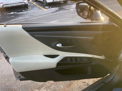 Used 2022 Lexus ES 250 w/ Premium Package image 9