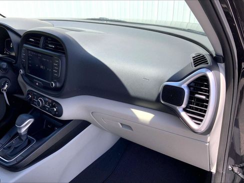 Used 2023 Kia Soul LX w/ Option Group 015 FWD image 13