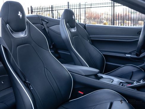Certified 2020 Ferrari Portofino image 23