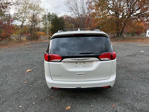 Used 2017 Chrysler Pacifica Touring-L Plus image 6