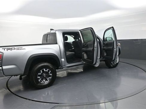 Used 2022 Toyota Tacoma TRD Off-Road image 41
