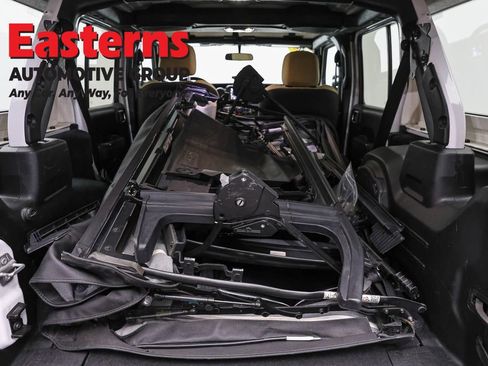 Used 2023 Jeep Wrangler Unlimited w/ Cold Weather Group AWD/4WD image 9