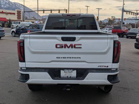 Used 2025 GMC Sierra 2500 AT4 image 5