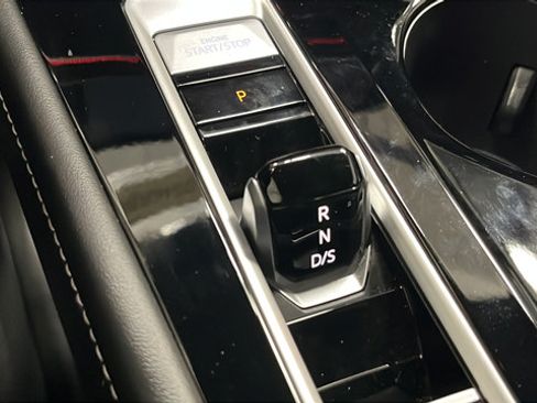 Used 2024 Volkswagen Atlas Cross Sport SEL R-Line AWD/4WD image 19