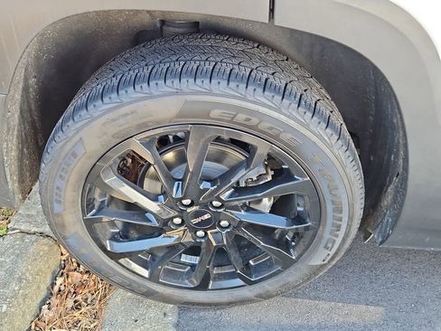 Used 2024 GMC Terrain SLT w/ Elevation Edition image 7