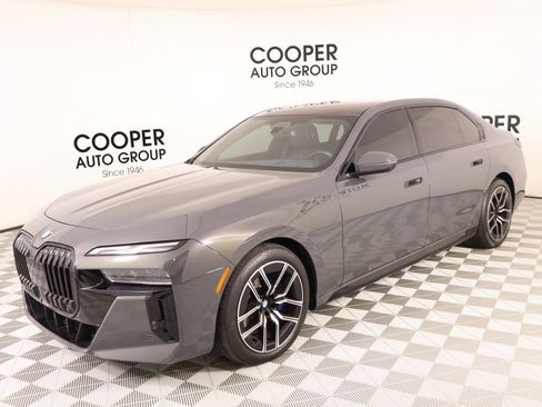 Used 2023 BMW 740i RWD image 11