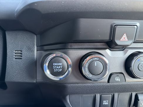 Used 2023 Toyota Tacoma TRD Off-Road AWD/4WD image 20