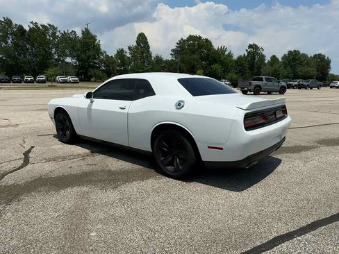 Used 2019 Dodge Challenger SXT RWD image 6