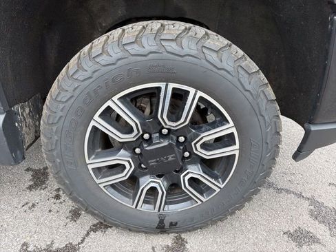 Used 2020 GMC Sierra 2500 AT4 w/ AT4 Premium Package AWD/4WD image 9