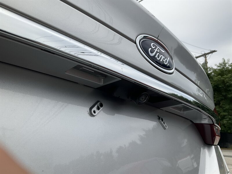 Used 2018 Ford Fusion SE FWD image 11