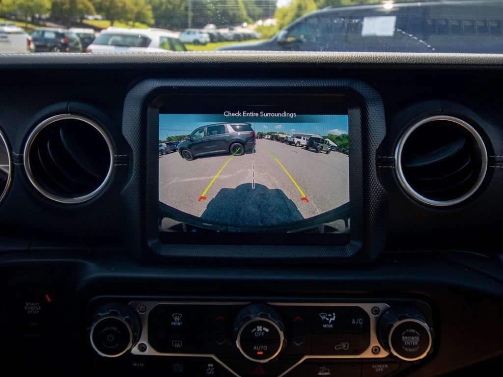 Used 2023 Jeep Wrangler Unlimited Sahara AWD/4WD image 27