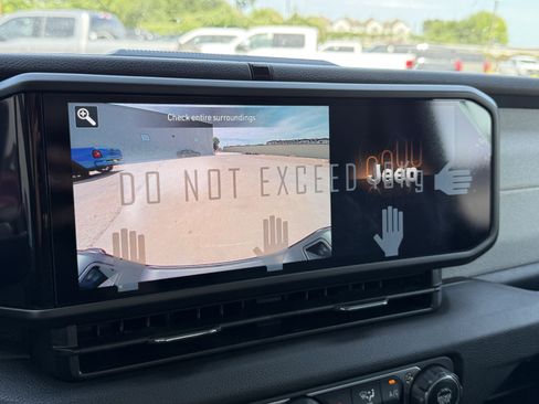 New 2025 Jeep Gladiator Willys image 22