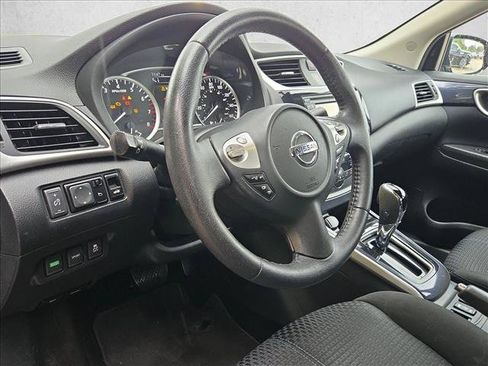 Used 2018 Nissan Sentra SR w/ Technology Package FWD image 7