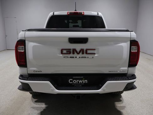 Used 2024 GMC Canyon Denali image 3