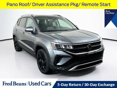 Used 2022 Volkswagen Taos SE w/ Panoramic Sunroof Package